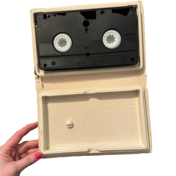 Walt Disney’s Retro/Vintage VHS Tape: “Cinderella.” Released in 1950. - Picture 5 of 5